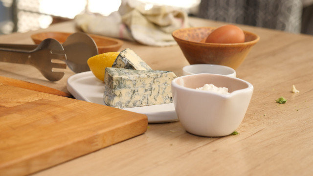 Броколи на фурна със сметана и синьо сирене