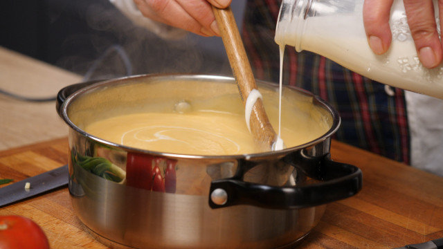 Картофена крем супа с пикантни крутони
