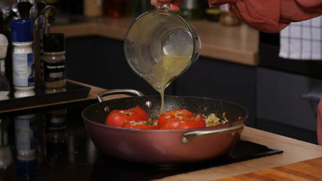 Пълнени домати с боб и ориз